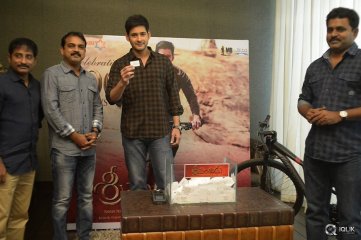 Mahesh Babu Picks Up Srimanthudu Cycle Winner